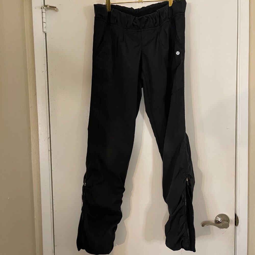 Lululemon Low‑Rise Athletic Pants – XS Fit, Zipper Leg Ends, Elastic Waist